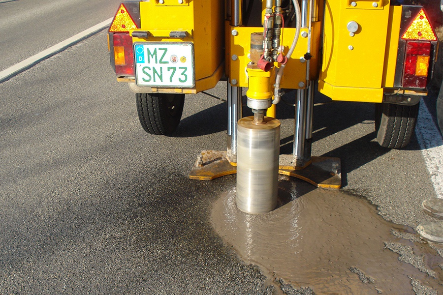 Entnahme von Bohrkernproben zur Untersuchung