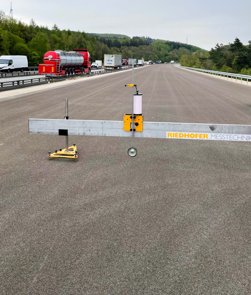 Messung der Querunebenheit mit Profilografen