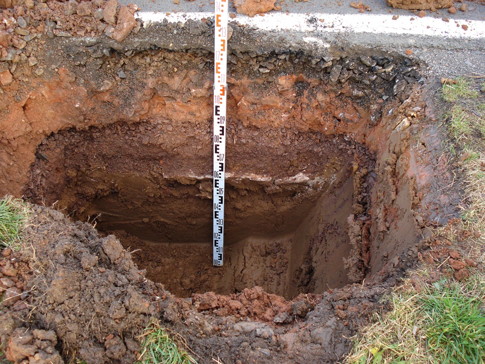 Baggerschurf zur Schichthorizonterkundung und Probenahme